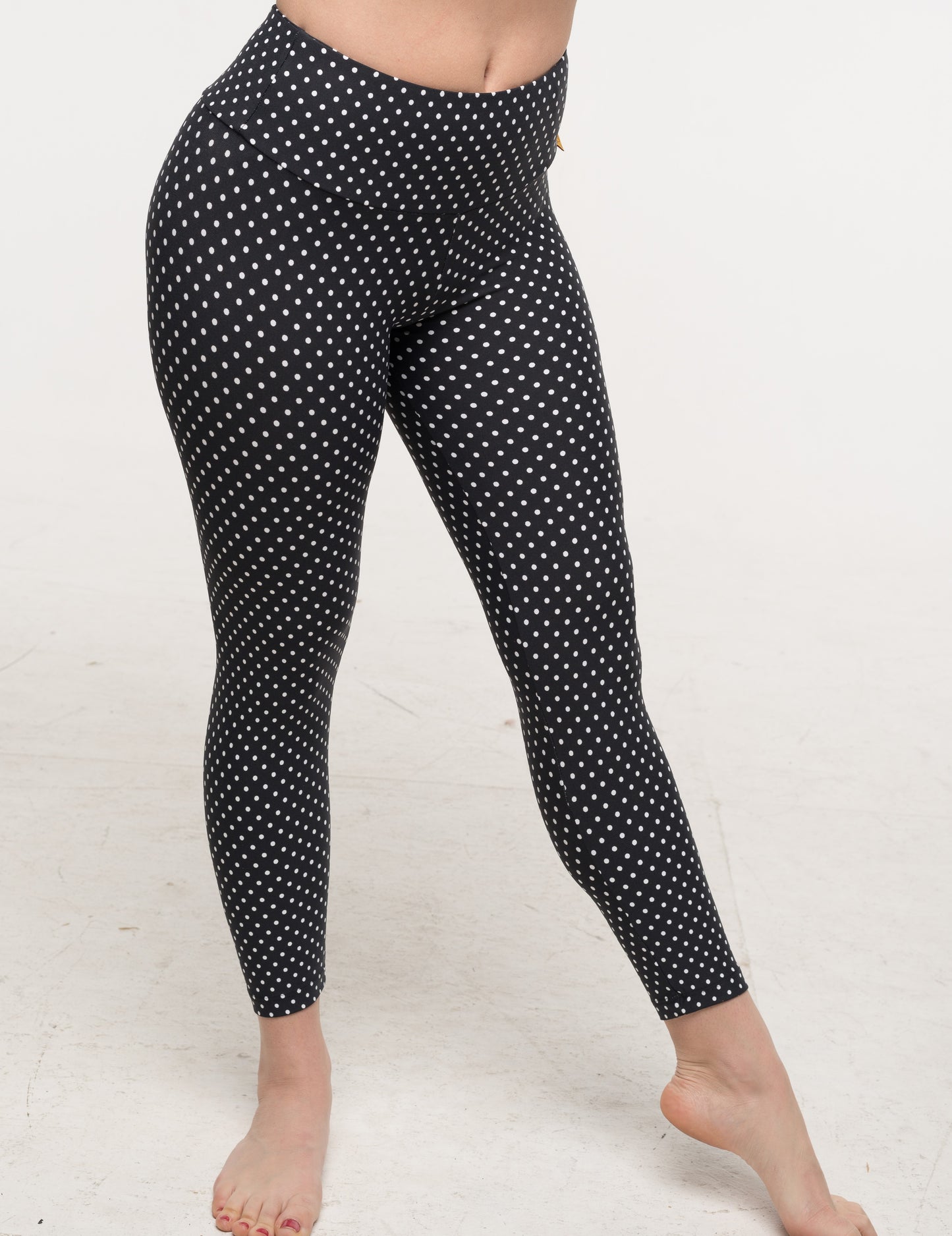 Capris Dots